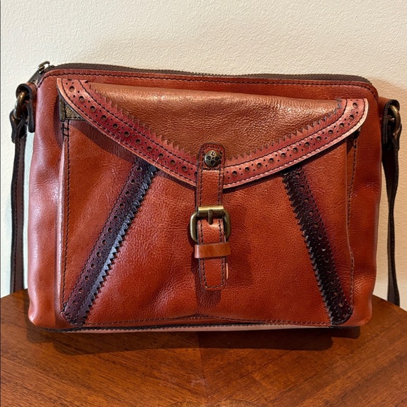Patricia Nash  leather Crossbody bag cut out leather trim  brown large front poc - Picture 1 of 13